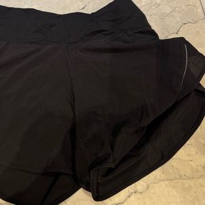 Lululemon Hotty Hot Low-Rise Lined Short 4"  Size 4